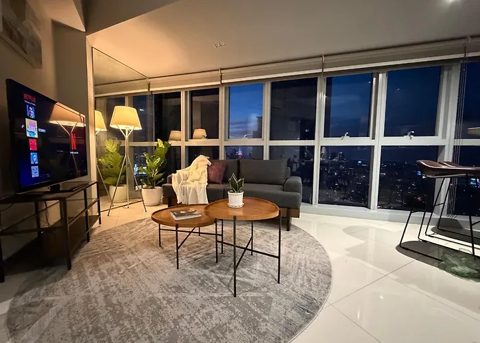 High View In Bgc With Swimming Pool Aparthotel
