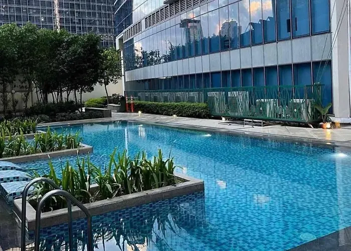 Aparthotel High View In Bgc With Swimming Pool